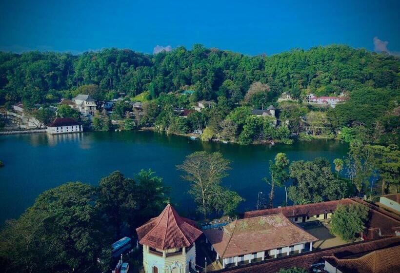 펜션 The Lake Round Guest House