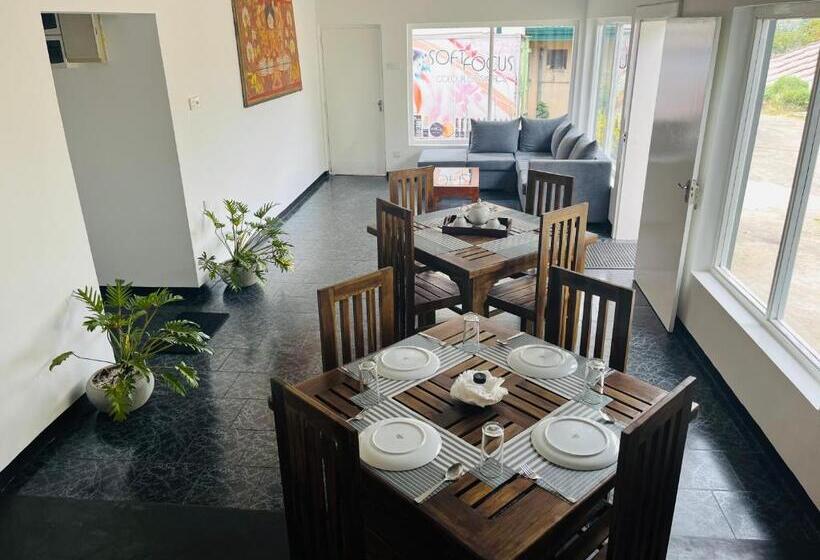 펜션 The Lake Round Guest House