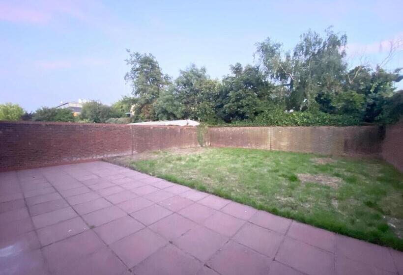 Пансион The Royal Boutique Heathrow Lodge By London