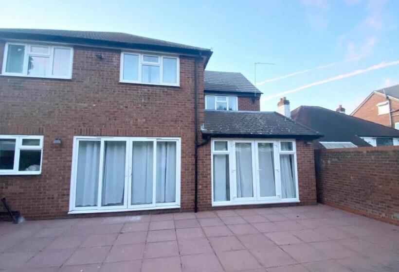 Пансион The Royal Boutique Heathrow Lodge By London