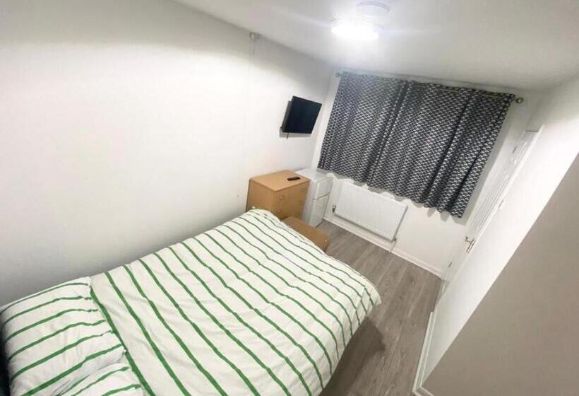 Пансион The Royal Boutique Heathrow Lodge By London