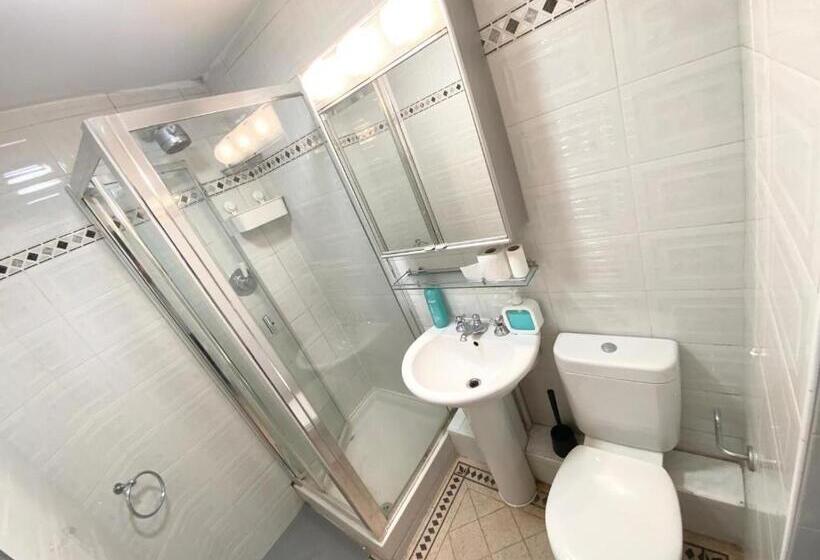 Пансион The Royal Boutique Heathrow Lodge By London