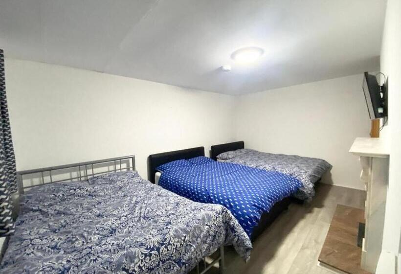 Пансион The Royal Boutique Heathrow Lodge By London