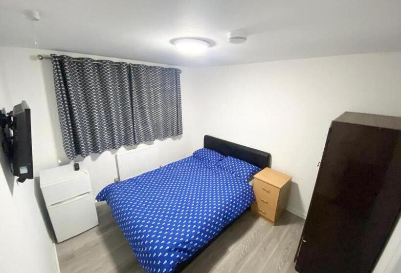 Пансион The Royal Boutique Heathrow Lodge By London