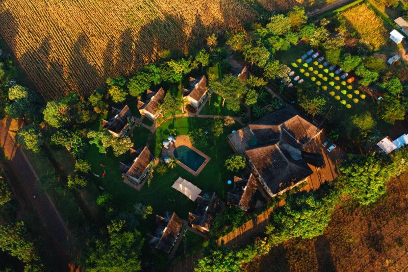 리조트 Weru Weru River Lodge