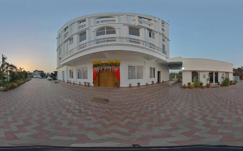 Tathastu Hotels & Banquet Hall