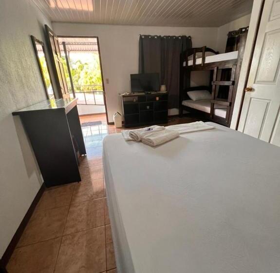 住宿加早餐  Cabinas Playa Bandera