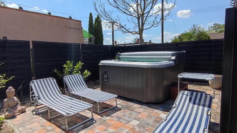 مبيت وإفطار Tavi Panzió