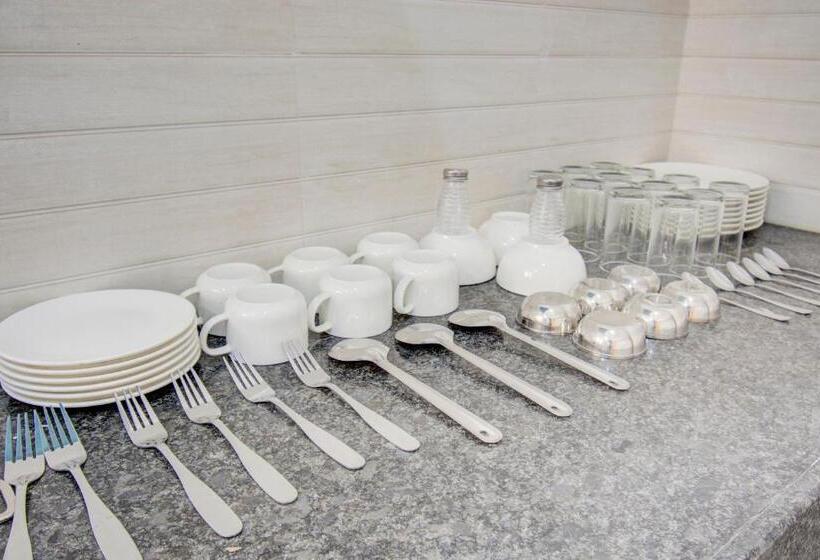 בית מלון כפרי Oyo Safura Residency