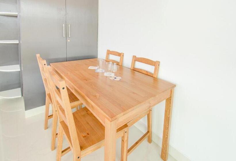 בית מלון כפרי Oyo Safura Residency