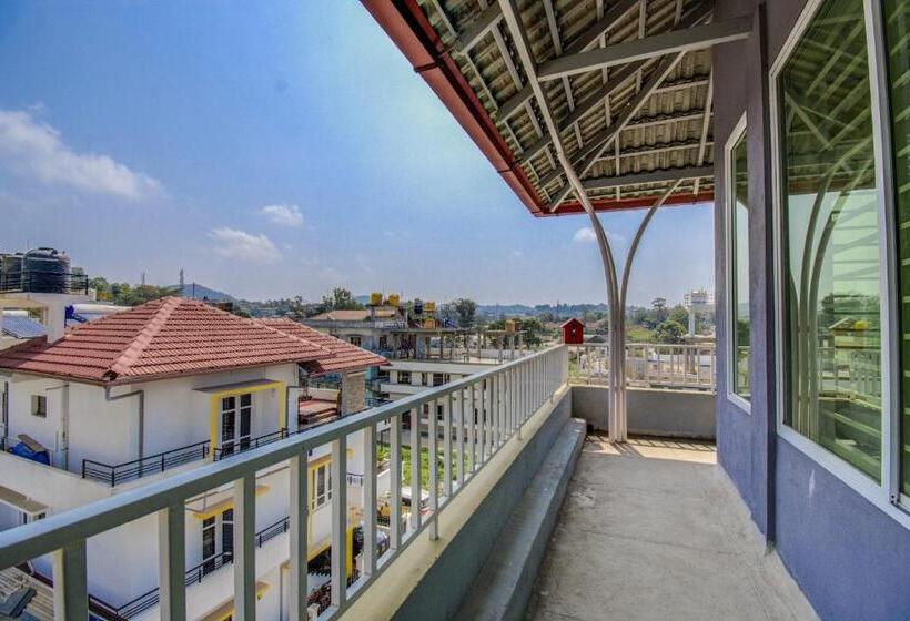 בית מלון כפרי Oyo Safura Residency