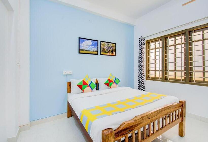 בית מלון כפרי Oyo Safura Residency