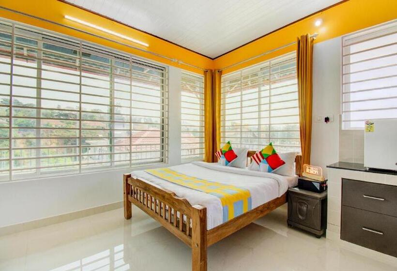 בית מלון כפרי Oyo Safura Residency