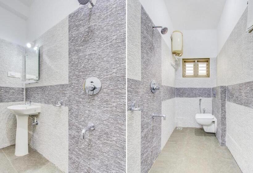 בית מלון כפרי Oyo Safura Residency