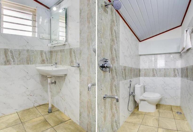 בית מלון כפרי Oyo Safura Residency