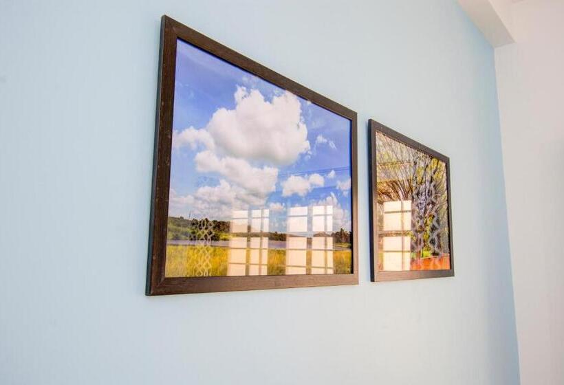 בית מלון כפרי Oyo Safura Residency