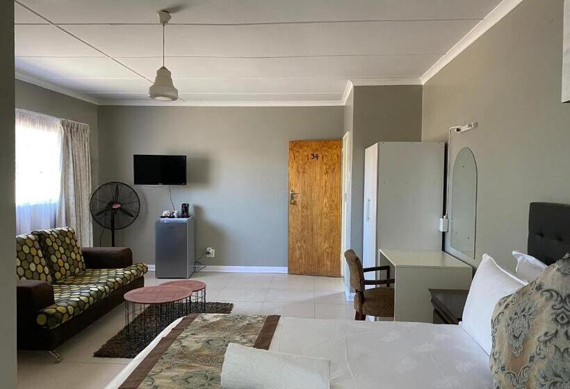 בית מלון כפרי Savoy