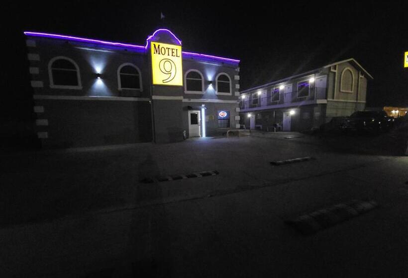 Motel 9