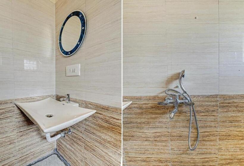 Spot On 78782 Hotel Om Classic