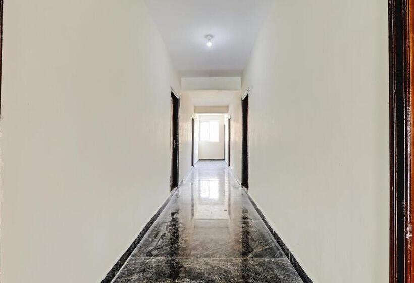 Spot On 78782 Hotel Om Classic