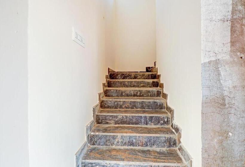 Spot On 78782 Hotel Om Classic