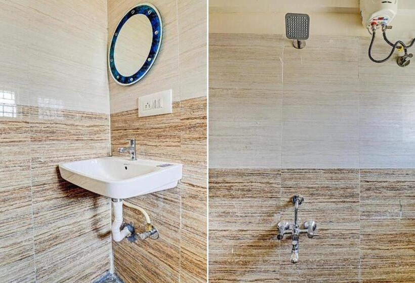 Spot On 78782 Hotel Om Classic