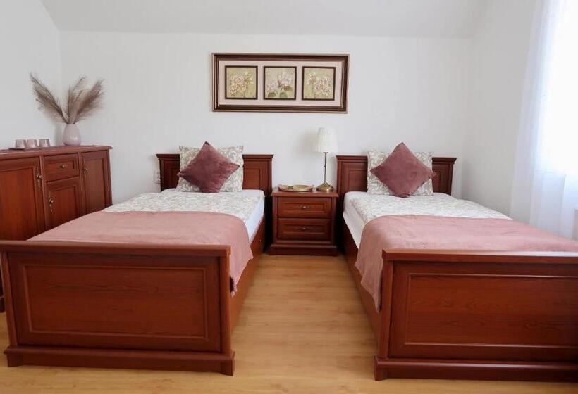 Пансион Csanádi Bor  és Vendégház