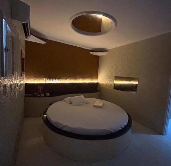 פנסיון Ellus Motel