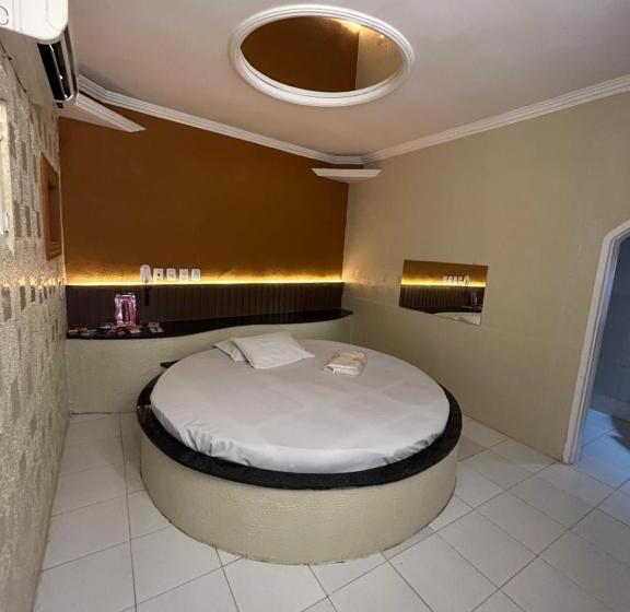 פנסיון Ellus Motel