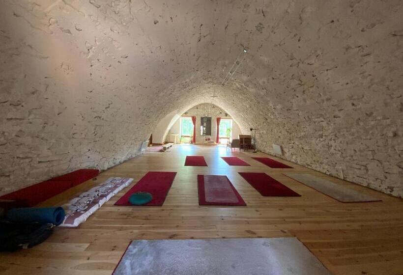 膳宿费 L Oustaliere