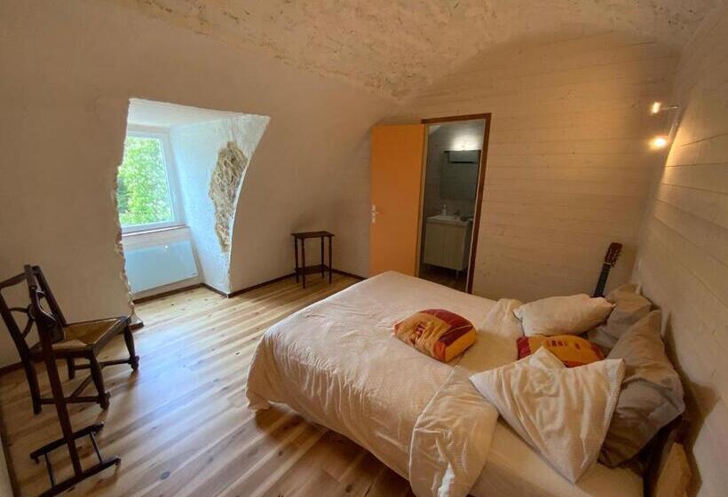 膳宿费 L Oustaliere