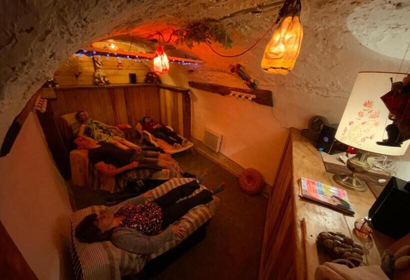 膳宿费 L Oustaliere