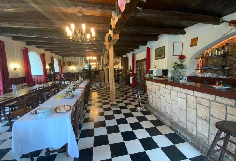 膳宿费 L Oustaliere