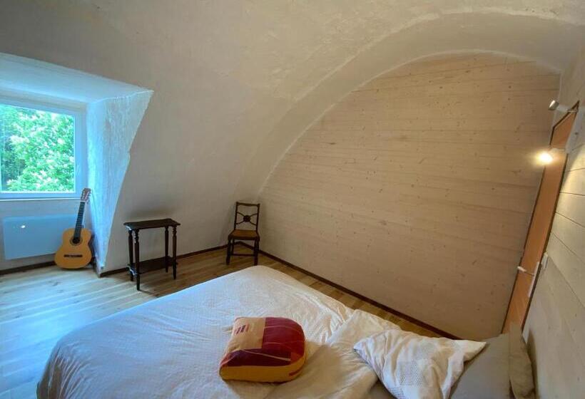 膳宿费 L Oustaliere