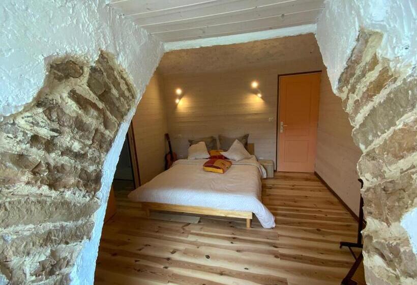 膳宿费 L Oustaliere