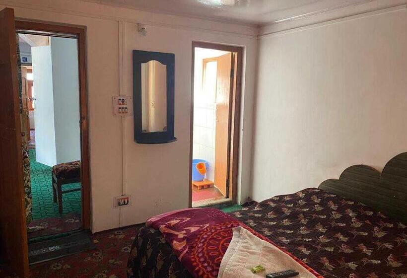 Пансион Oyo Home Home Of Peace & Radiance