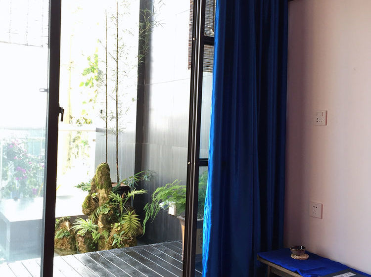 ユースホステル Living Art Museum Inn