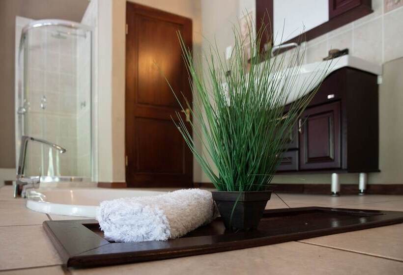 민박 23 On Riverside