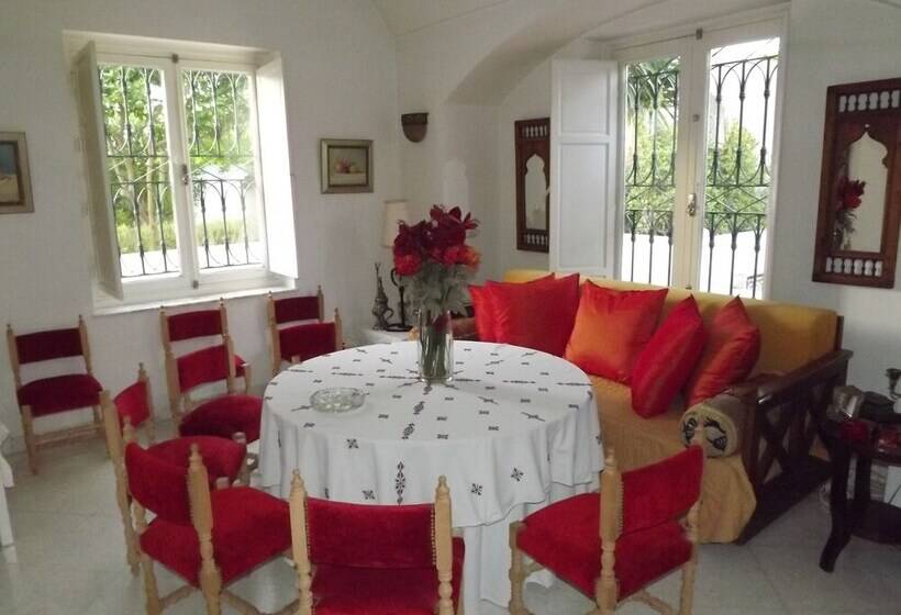 تختخواب و صبحانه Dar Esma