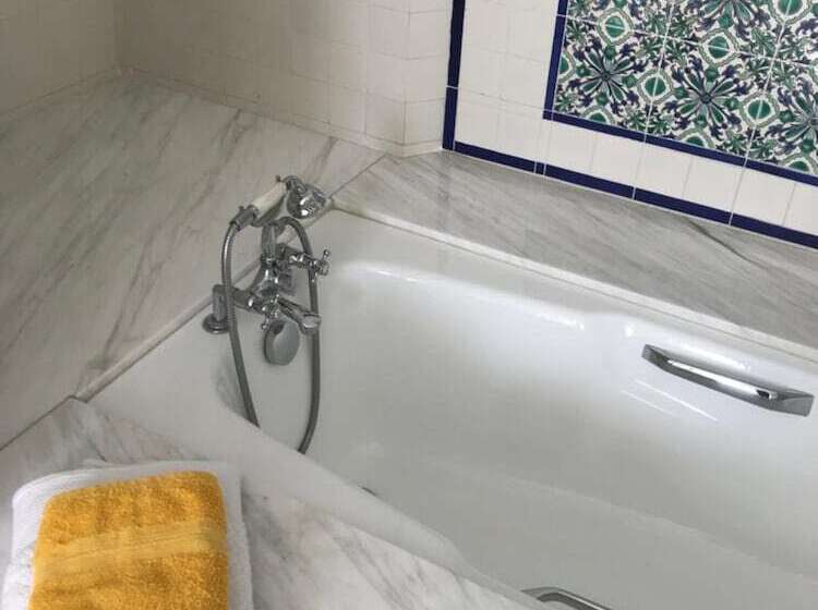 تختخواب و صبحانه Dar Esma