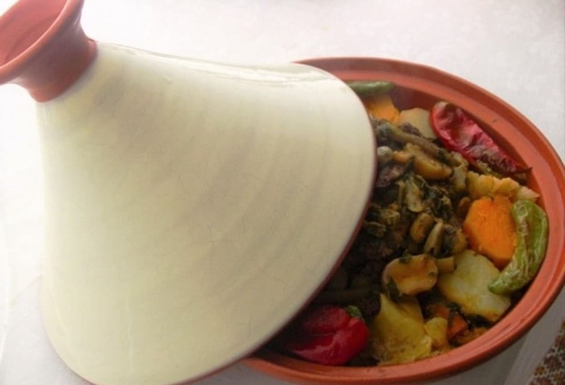 تختخواب و صبحانه Dar Esma