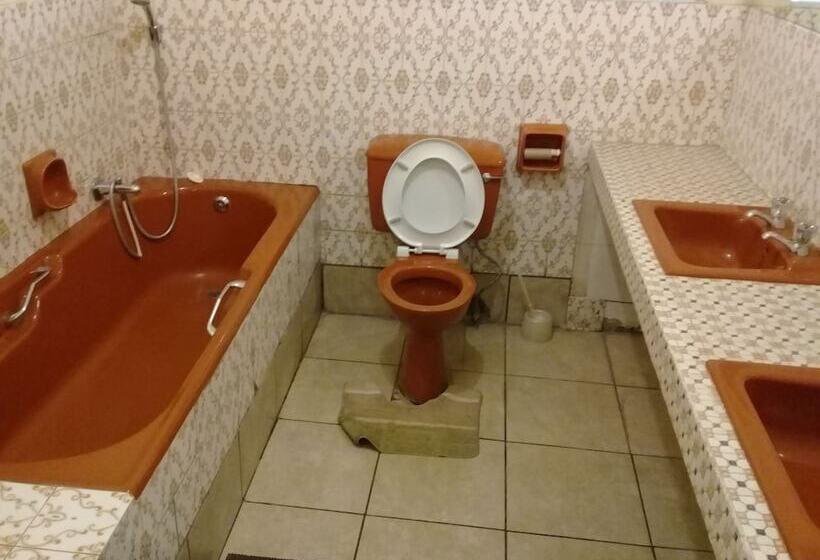 مبيت وإفطار Doeny Lodge