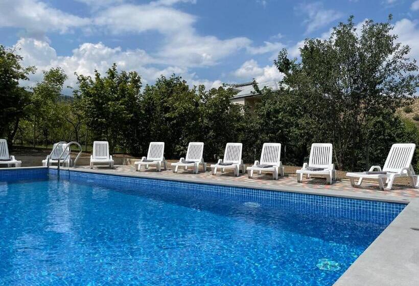 مبيت وإفطار Kamar Hotel Ijevan