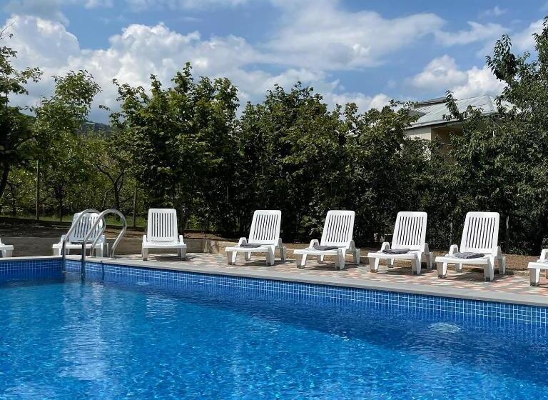 مبيت وإفطار Kamar Hotel Ijevan