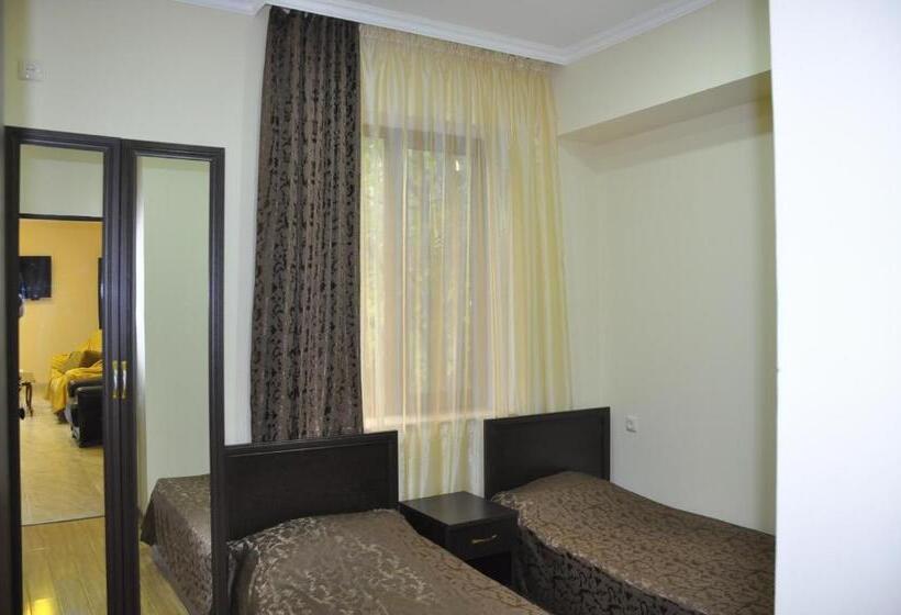 مبيت وإفطار Kamar Hotel Ijevan