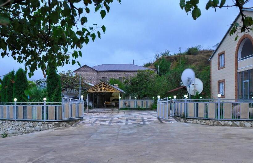 مبيت وإفطار Kamar Hotel Ijevan