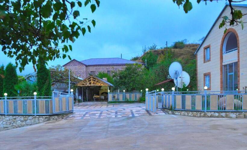 مبيت وإفطار Kamar Hotel Ijevan