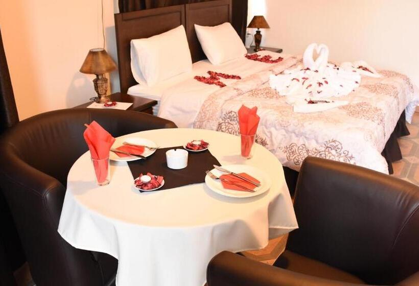 تختخواب و صبحانه Orient