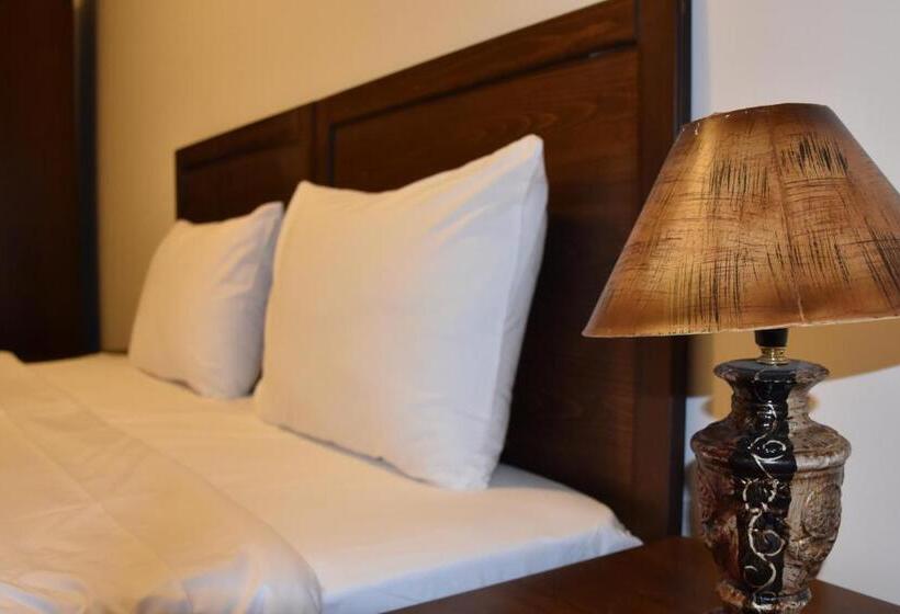 تختخواب و صبحانه Orient