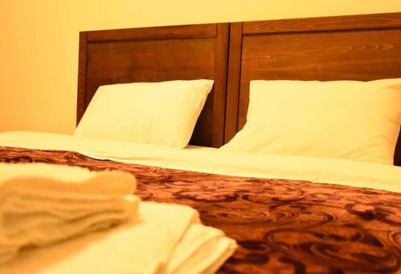 تختخواب و صبحانه Orient